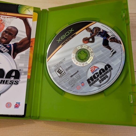 NCAA March Madness 2005 for Xbox - Green Case Pre-owned - Picture 5 of 6